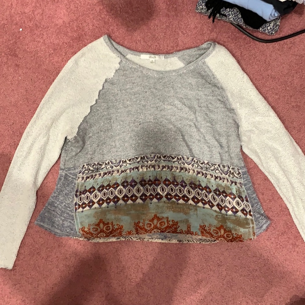 Trendy long sleeve top ✨